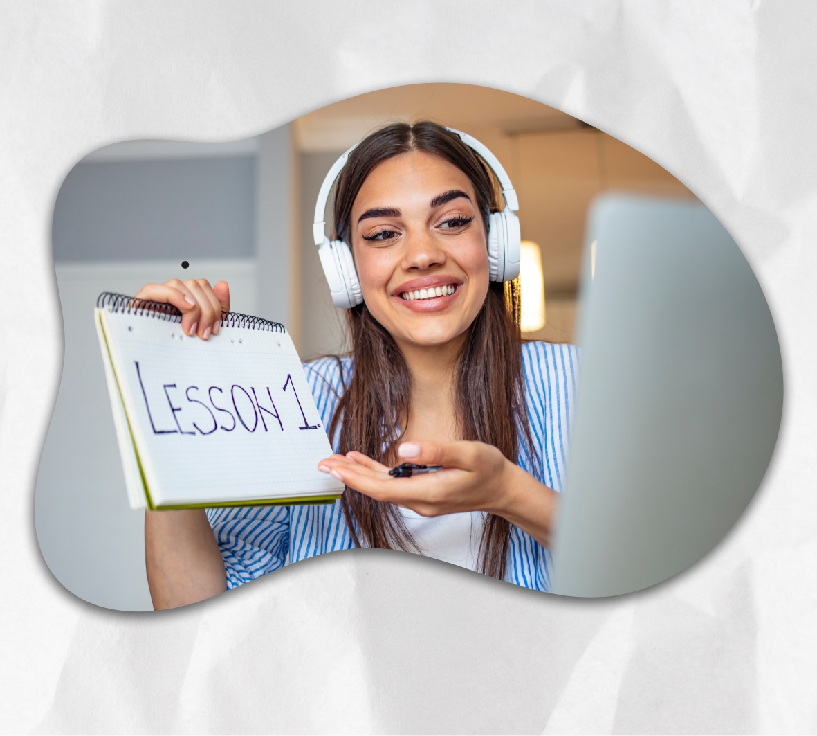 Vista previa de la plataforma de Aula Virtual en una laptop y tablet